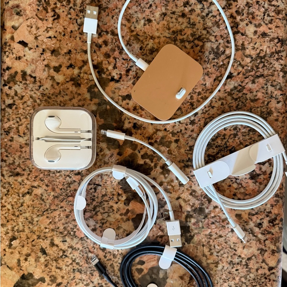 Apple White Lightning Cable Fast Charging Accessory